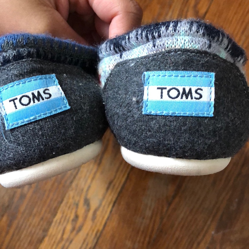 Toms!!! - Picture 2 of 4
